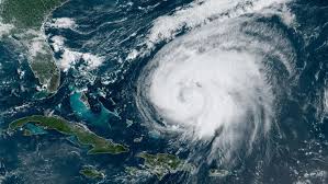 الفلبين تُغلق المدارس وتُلغي رحلات جوية مع اقتراب إعصار كو-ماي<